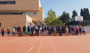 El consejero Imbroda posa con profesores y alumnos del nuevo Centro Educativo de Excelencia Deportiva (CEEDA).
