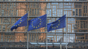 Banderas de la UE ante la Comisión Europea.
