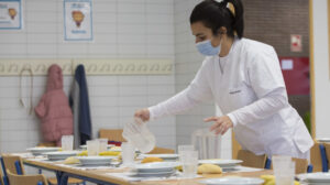 El servicio de comedor es uno de los servicios complementarios.