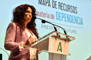 La consejera de Igualdad, Políticas Sociales y Conciliación, Rocío Ruiz, durante la presentación del Mapa de Recursos de la Dependencia.