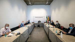 La consejera de Igualdad, Rocío Ruiz, con los distinguidos con los Premios Andalucía + Social.