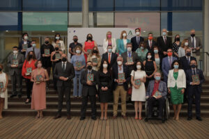 La consejera de Igualdad, Rocío Ruiz, con los distinguidos con los Premios Andalucía + Social.