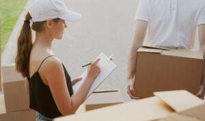 Consumo Responde ofrece recomendaciones a jóvenes para alquilar un piso o contratar una mudanza.