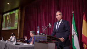 El consejero Elías Bendodo, durante su intervención en la inauguración de las jornadas.