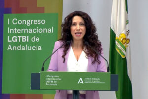 La consejera de Igualdad, Políticas Sociales y Conciliación, Rocío Ruiz, durante la inauguración del I Congreso Internacional LGTBI de Andalucía.